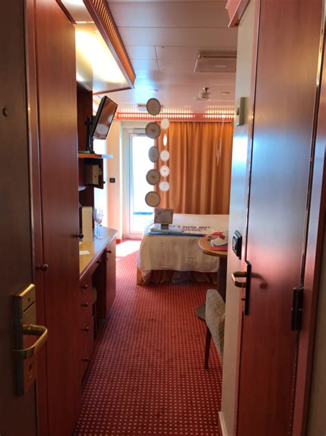 Balcony Cabin 6485 on Carnival Valor, Category 8M