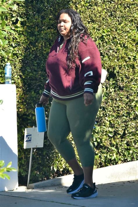 Lizzo in an Olive Leggings Arrives at a Workout in Los Angeles 02/02/2022 – celebsla.com