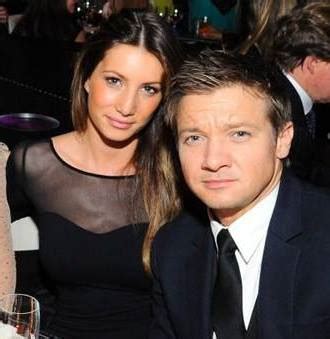 Jeremy Renner's wife Sonni Pacheco has filed for divorce.