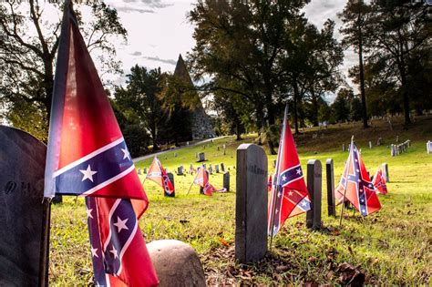 Graves of unknown Confederate soldiers, Hollywood Cemetery, Richmond ...