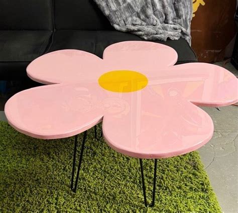 flower coffee table | Cute room decor, Cute bedroom decor, Apartment decor inspiration