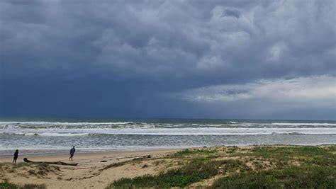 Gold Coast bracing for possible severe storms