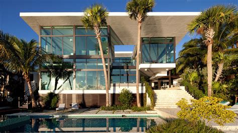 Tropical Modern House With Glass Walls and Unobstructed Views of ...