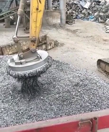 Giant magnet lifts metal elements : r/oddlysatisfying