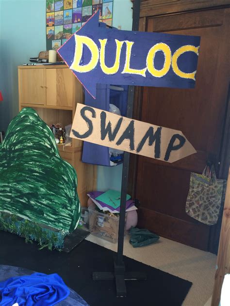 Directional sign for Shrek's swamp | Shrek, Fairytale party, Birthday theme