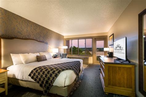 Rooms & Suites | Lake of the Ozarks | The Lodge of Four Seasons