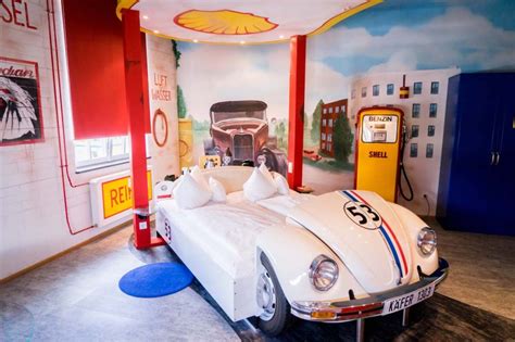 V8 Hotel: The Ultimate Pit Stop for Motorheads Near Stuttgart – The Vale Magazine