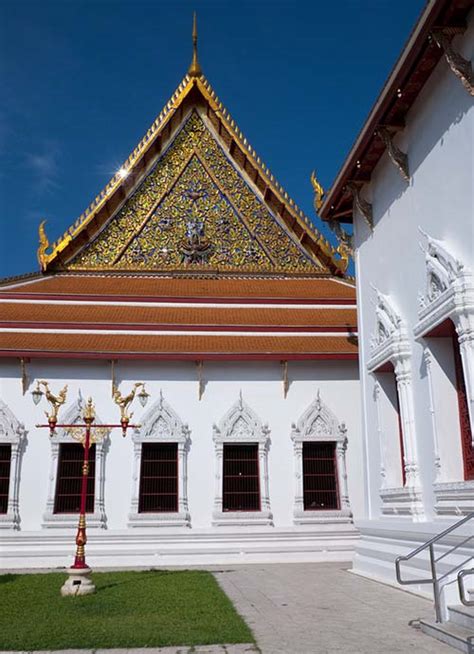 Wat Mahathat Yuwaratrangsarit temple Bangkok