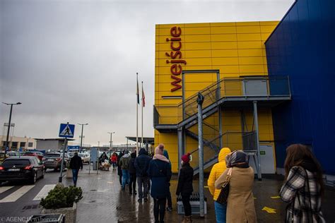 Ikea zaczęła sprawdzać certyfikaty covidowe. Zaszczepieni wchodzą. Brak szczepienia? Zapraszamy ...