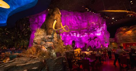 Rainforest Cafe vs T-REX: Which Should You Visit in Disney World? - WDW Magazine