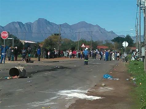 Cape Town protests: Highways reopen after protest action