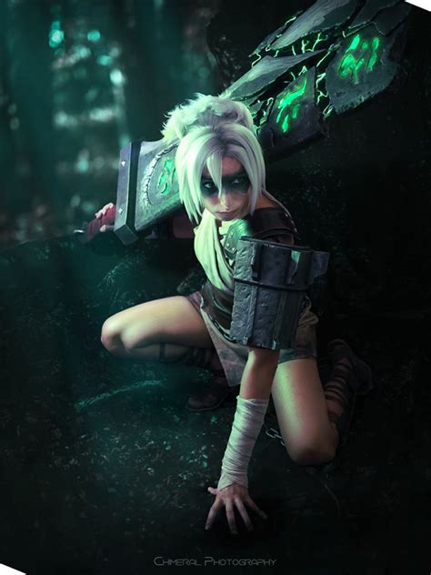 Riven from League of Legends - Daily Cosplay .com