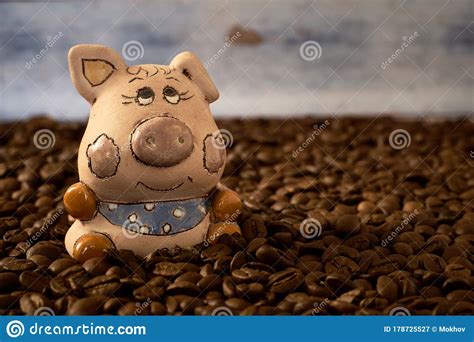 Small ceramic pig stock image. Image of bean, tradition - 178725527