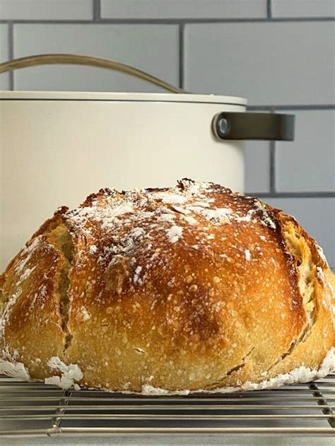 Dutch Oven Sourdough Bread | EmilyFabulous