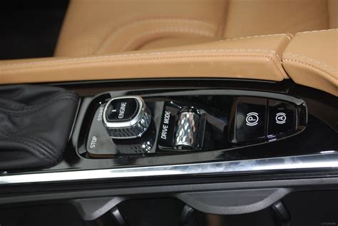 XC90 Dashboard Image, XC90 Photos in India - CarWale