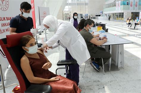 Turkey's daily COVID-19 cases near 20,000 | Daily Sabah