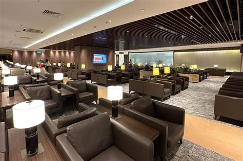 Review: Singapore Airlines SilverKris Business Class Lounge Changi T2 - Mainly Miles