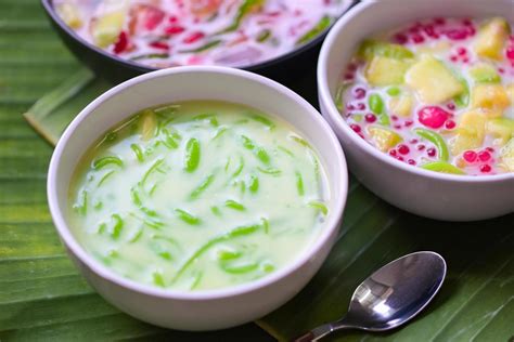 Thai dessert - Thai rice flour pandan leaf with coconut milk and syrup ...