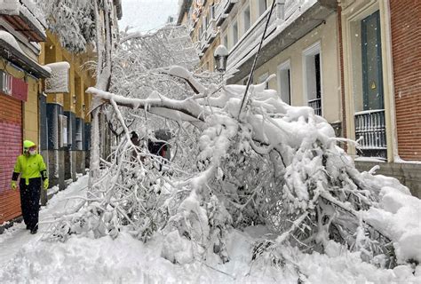 In Pictures: Thousands stranded in Spain’s record snowstorm | Weather ...