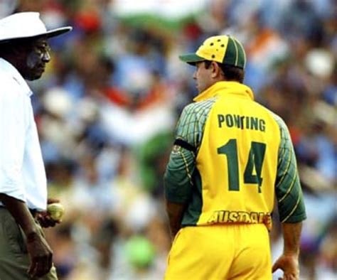 The crowd pays tribute to David Hookes | ESPNcricinfo.com