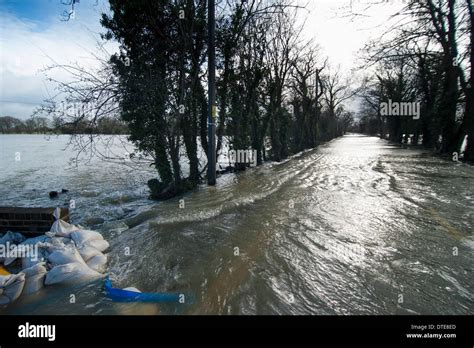 Flooding in Oxford, UK, late 2013 Stock Photo - Alamy