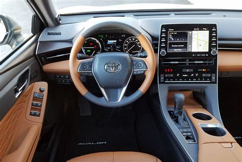 Test Drive Gallery: 2022 Toyota Avalon Hybrid Limited | The Daily Drive | Consumer Guide®