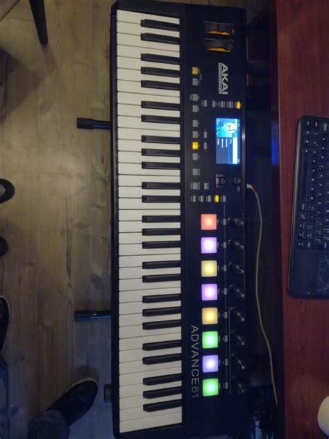 AKAI Advance 61 midi klavijatura keyboard controller