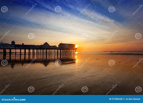 Sunrise at Old Orchard Beach Stock Photo - Image of sunshine, beach: 27306238