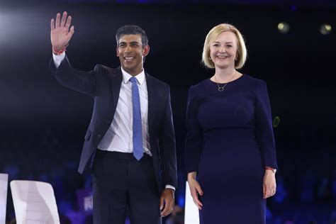 Telegraph Politics on Twitter: "Rishi Sunak and Liz Truss are both welcomed back onto the stage ...