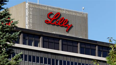 Eli Lilly pauses COVID-19 antibody trial, stock slides | Fox Business