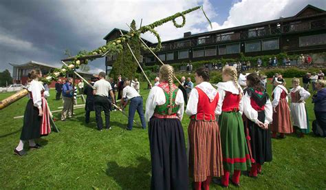 Midsummer in Dalarna – a place to visit before you die - King Goya