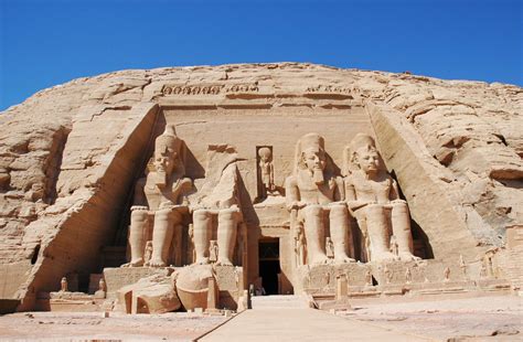 URL TRAVEL EGYPT Facade front of Abu Simbel - Jennifer Eremeeva