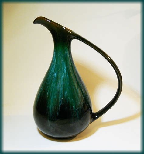 BLUE MOUNTAIN POTTERY ( Canada ) EWER / PITCHER | Collectors Weekly