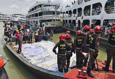 Kapal Feri Terbalik di Bangladesh Puluhan Orang Tewas - Foto 1