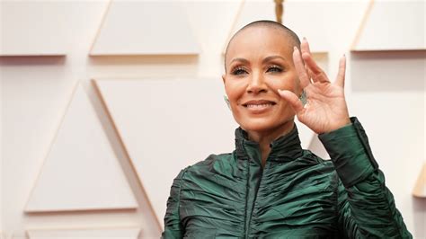 Jada Pinkett Smith Wore Green Shimmery Eye Shadow and a Shaved Head to the 2022 Oscars — See ...