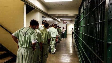 Inmates at Men’s Central Jail Line up to Register to Vote During ACLU Push to Educate ...