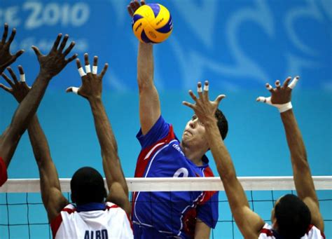 How to Spike a Volleyball with Power (6-Step Guide) – Volleyball Expert