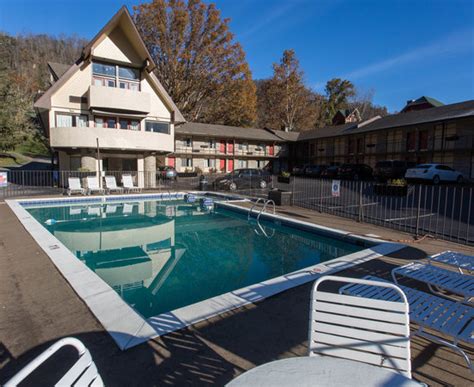 Econo Lodge Inn & Suites on the River (Gatlinburg, TN): What to Know BEFORE You Bring Your Family