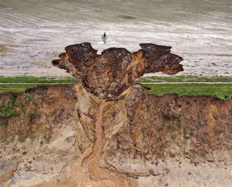 An interesting example of coastal erosion at Happisburgh in Norfolk ...