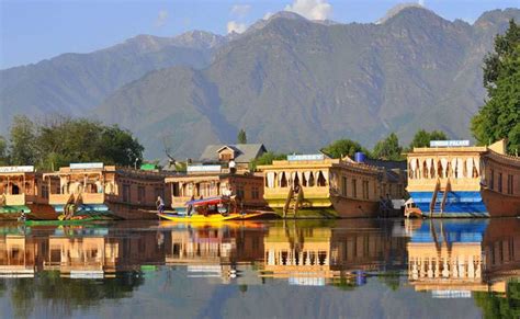 Kashmir Houseboat Tour with Gulmarg Sightseeing | 3N 4D Kashmir Tour