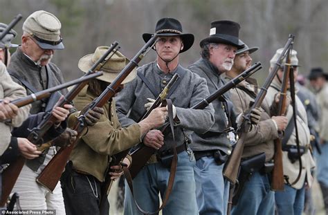 Civil War re-enactors commemorate surrender of Gen. Robert E. Lee in ...