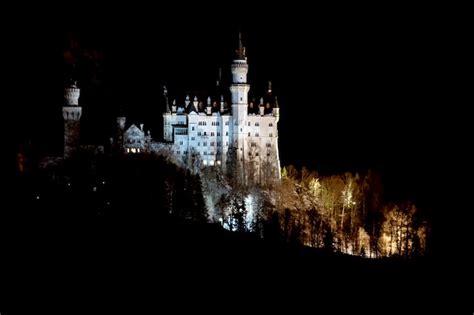 Premium Photo | Neuschwanstein castle at night in winter