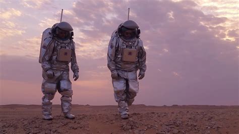 Video: Astronauts take their first steps on 'Mars' - Times of Oman