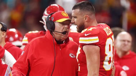 Video of Travis Kelce’s Sideline Moment With Packers Rookie Goes Viral