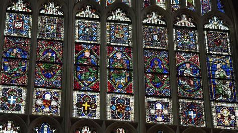 Canterbury Cathedral stained glass is among world's oldest - BBC News