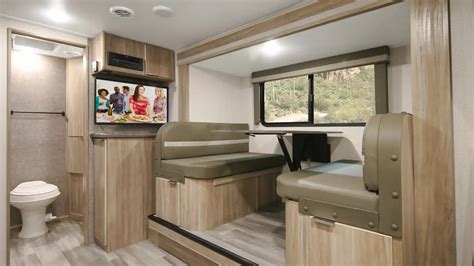 Winnebago’s Micro Minnie RV Aims to Help You Live the Off-Grid Life You ...