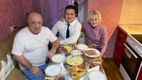 Zelensky settled at home with his parents "dinner party" for journalists from the USA - Oops Top