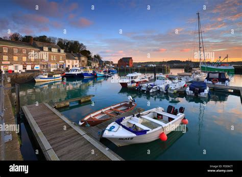 Padstow harbour hi-res stock photography and images - Alamy