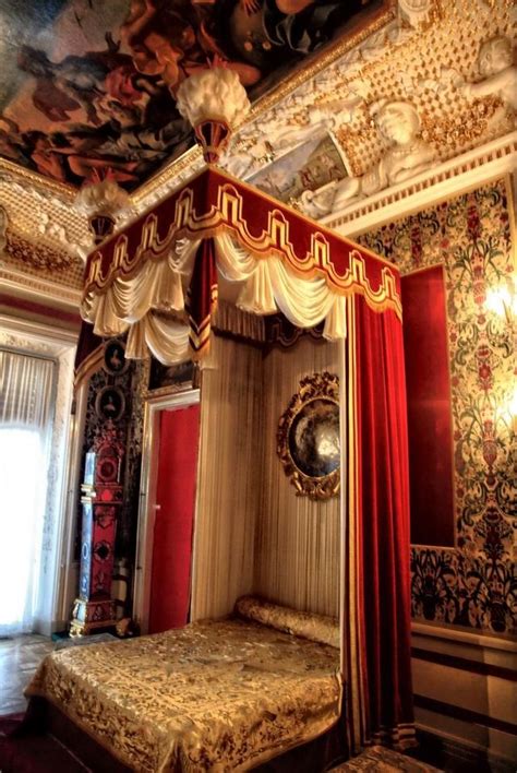 Category:Queen's Bedroom in the Wilanów Palace | Palace interior ...