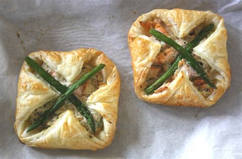 Salmon and Asparagus Puff Pastry Parcels - Chez Le Rêve Français